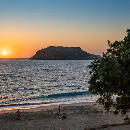 מלון דירות Golden 3*